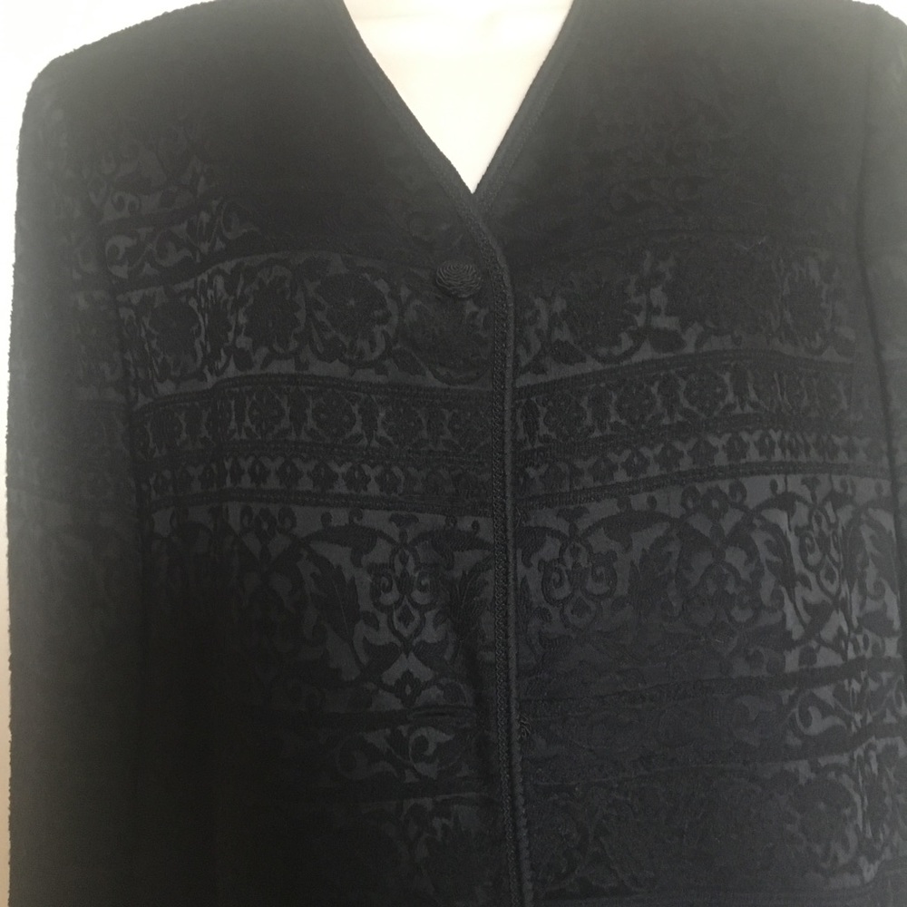 Blazer - Picture 2 of 4